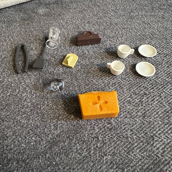 Calico Critters replacement parts from 2 sets - Picture 2 of 2